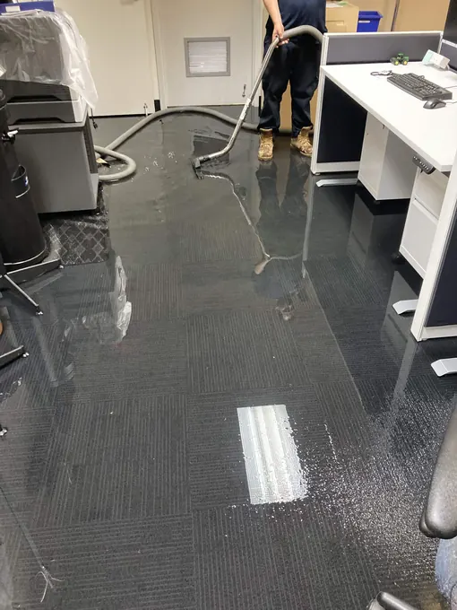 Extraction d’eau dans un bureau